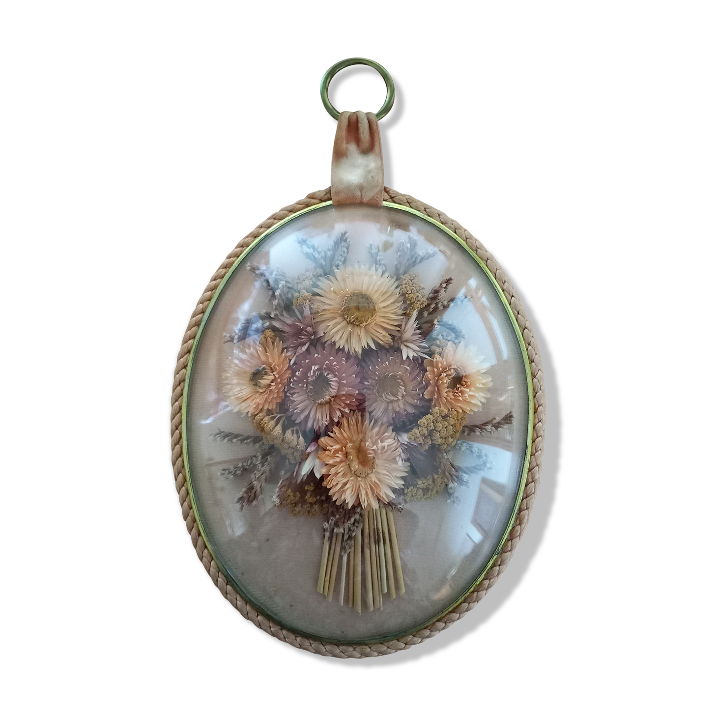 Vintage oval dried flowers frame