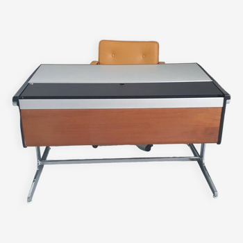 Action office desk by George Nelson at Herman Miller from the 1970s.