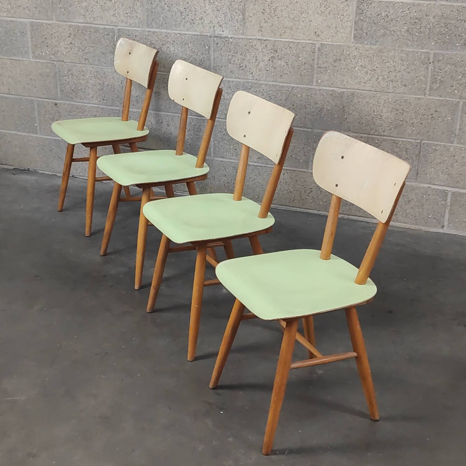 Lot de 4 chaises TON en bois , vert pastel et crème 1960