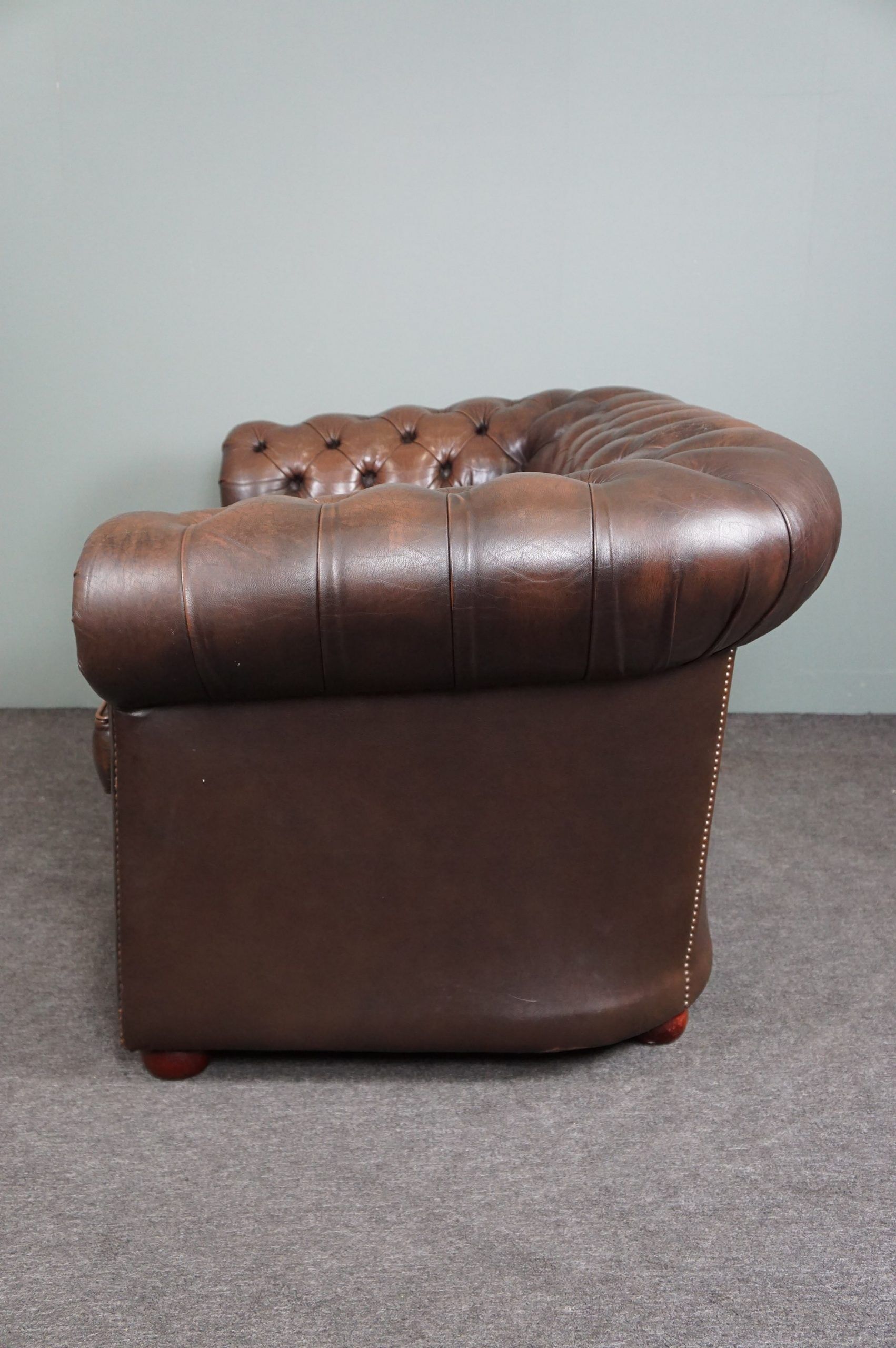 Chesterfield sofa in old cowhide 2.5 seats