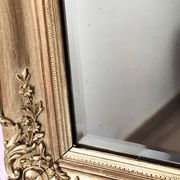 Miroir ancien doré richement sculpté