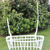 White wooden bercelonnette
