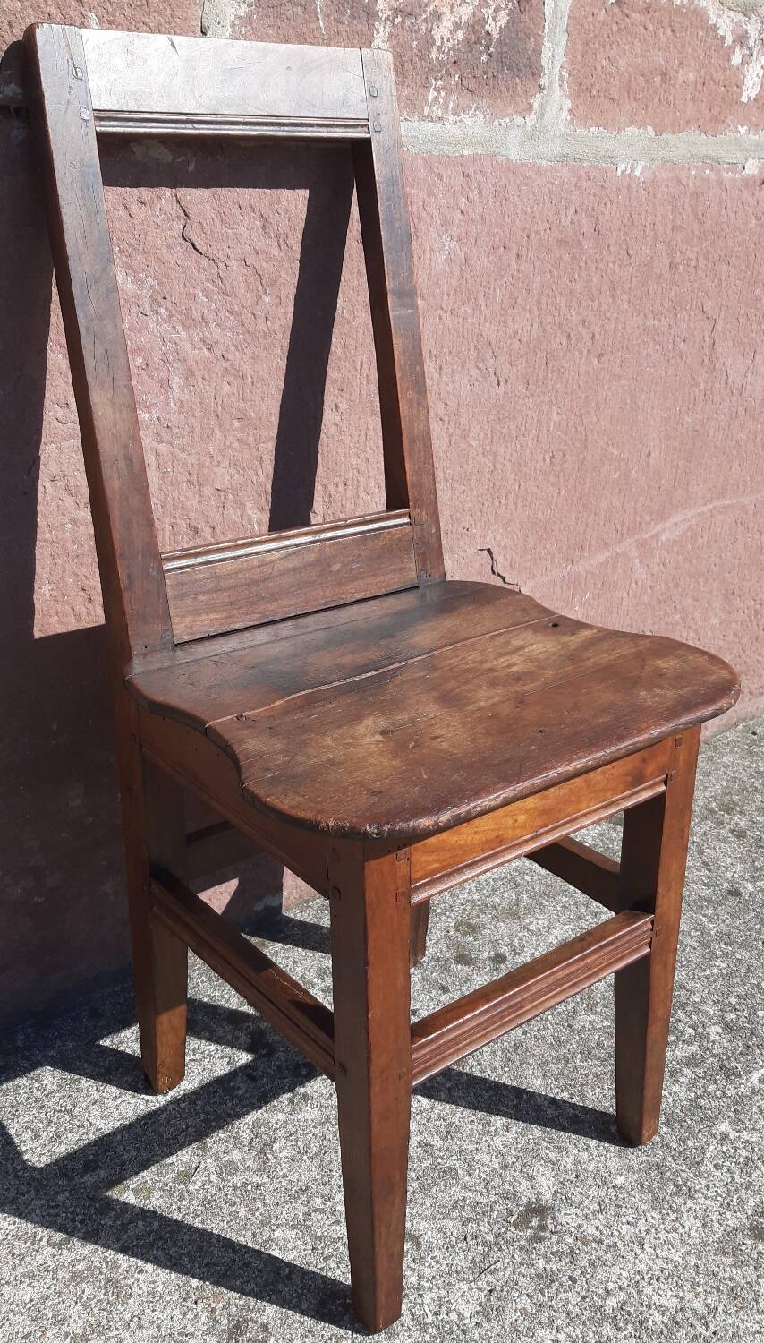 Lorraine chair in wood, 18th century.