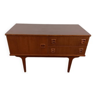 Scandinavian chest of drawers