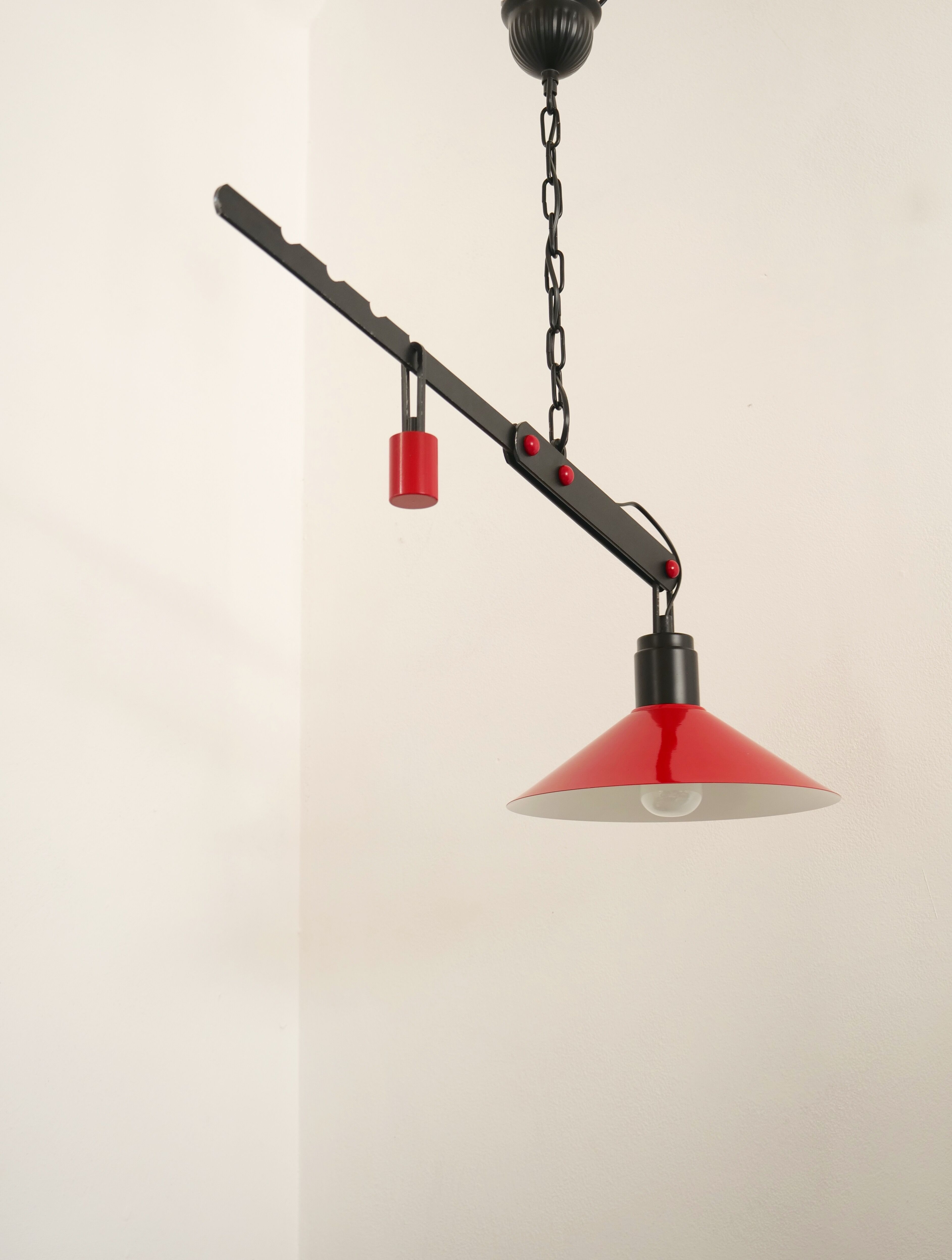 Danish suspension with balance counterweight