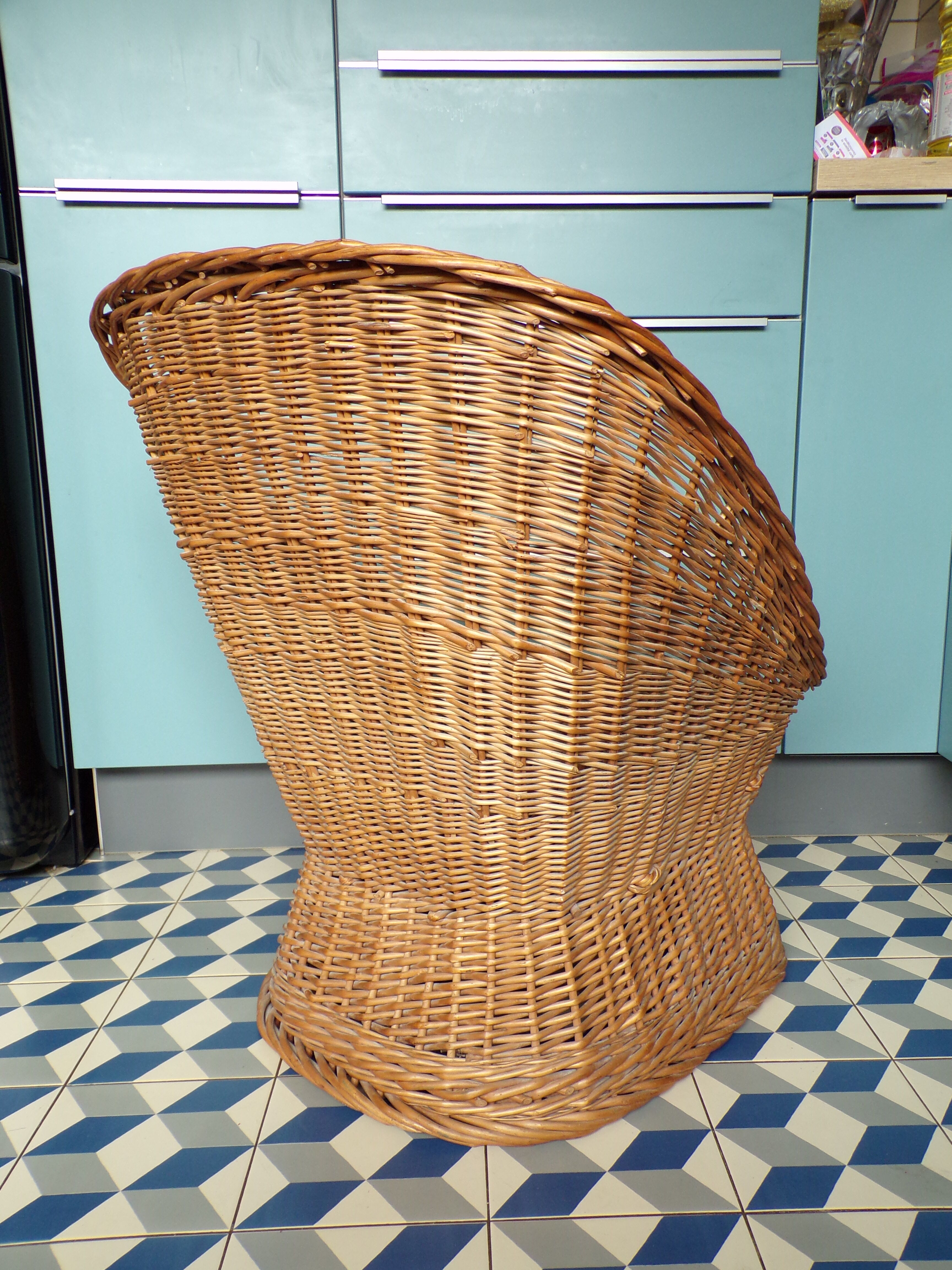 Vintage rattan basket warmer