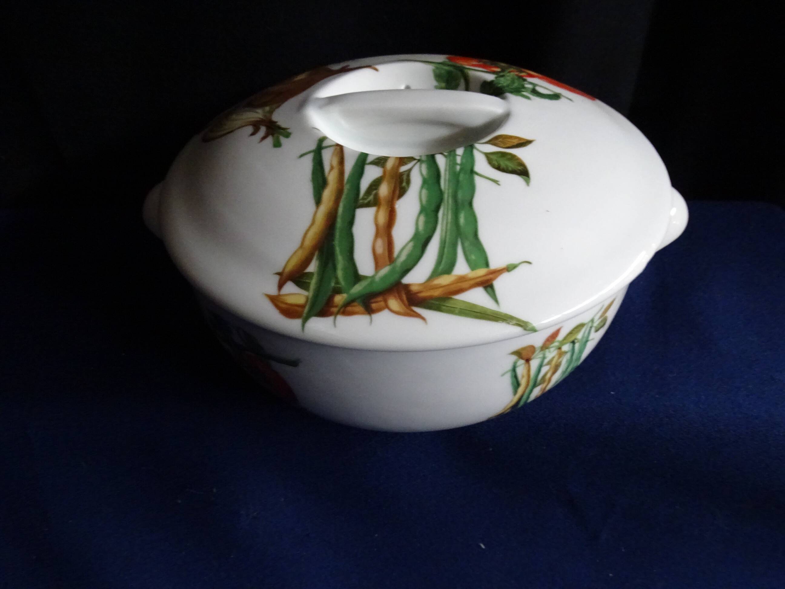 Legumier en porcelaine