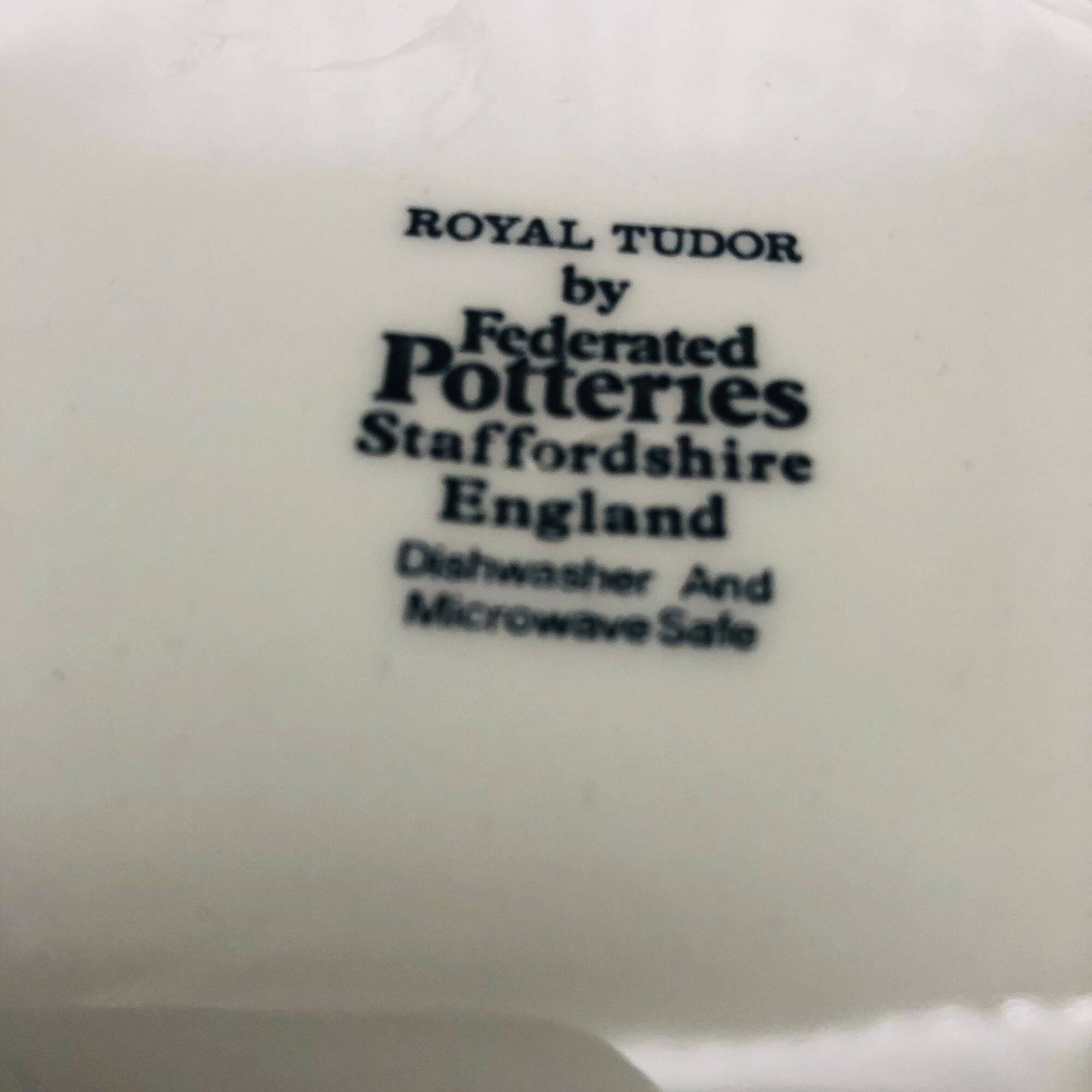 Round plate / salad bowl, Federated Potteries Staffordshire (England).