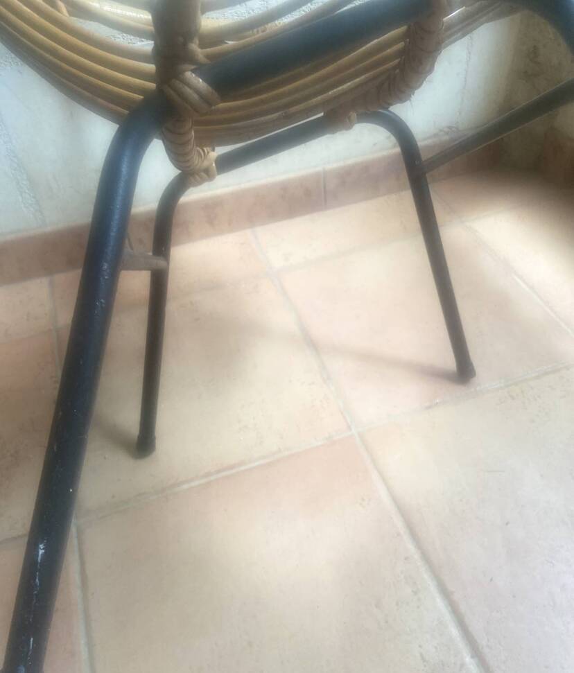 Fauteuil rotin - piétement acier noir - vintage