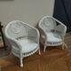 Paire de fauteuils blancs en rotin