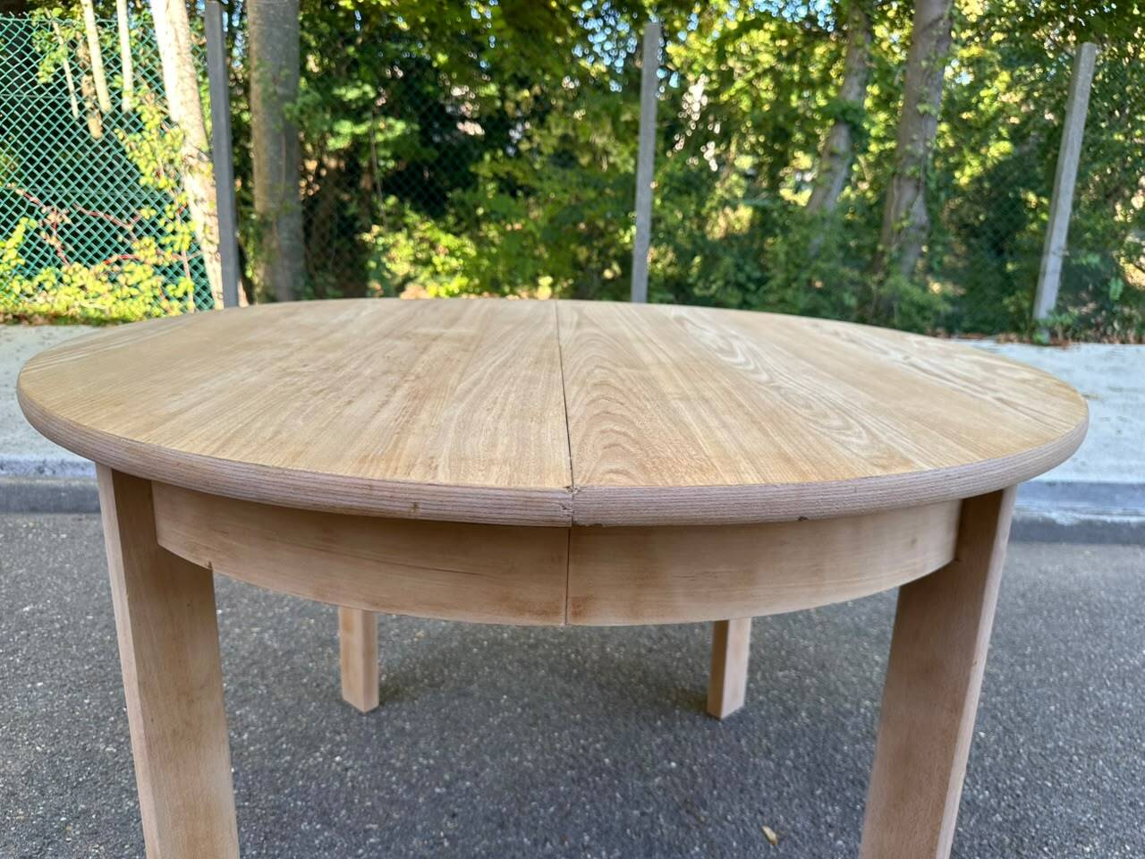 Table ronde extensible scandinave en bois clair décapé rallonge intégrée 19