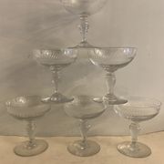 6 coupes à champagne anciennes en cristallin soufflé