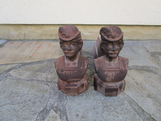 Pair of ancient cast-cast-casts, busts