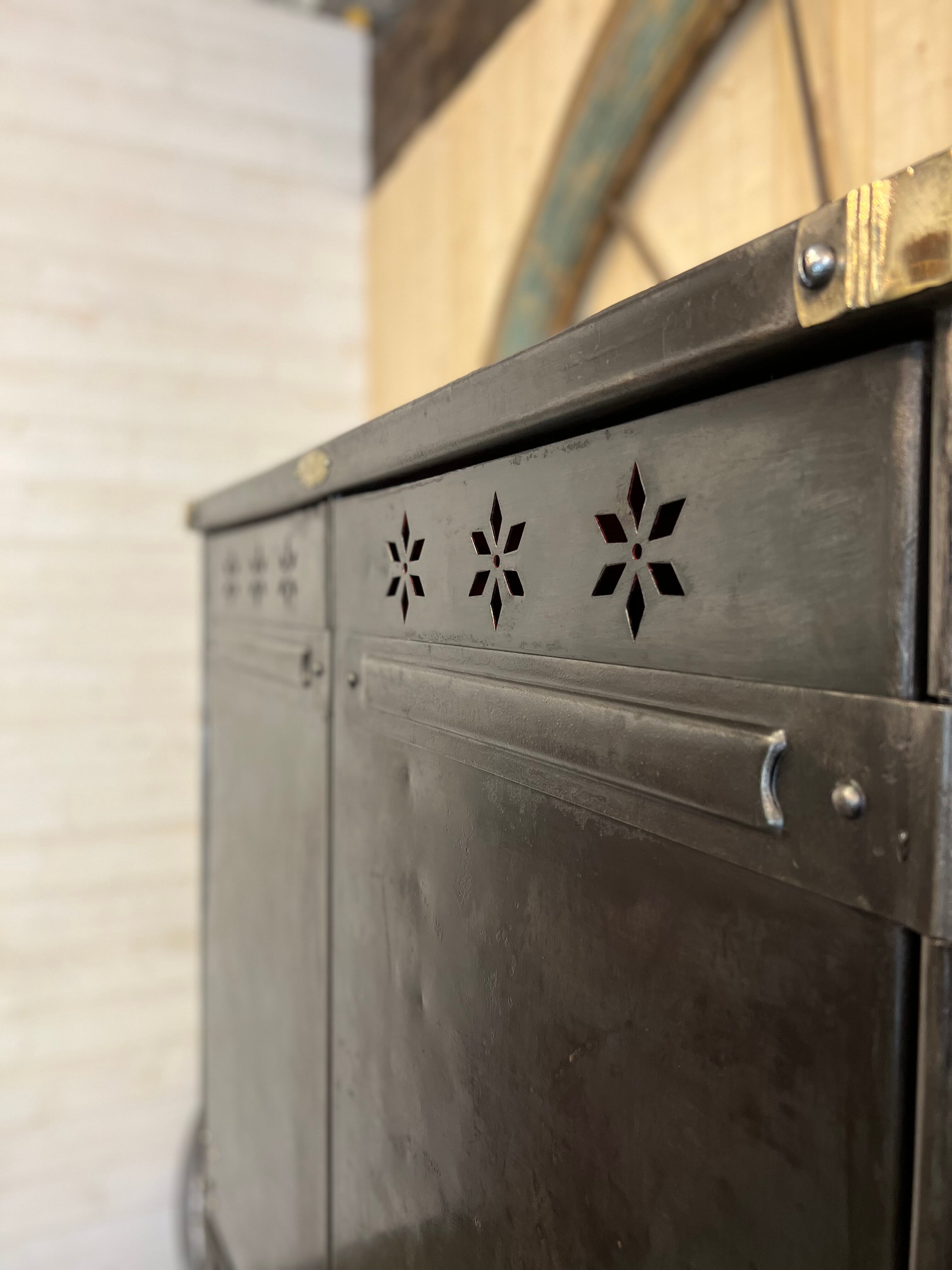 Wardrobe Strafor 1930