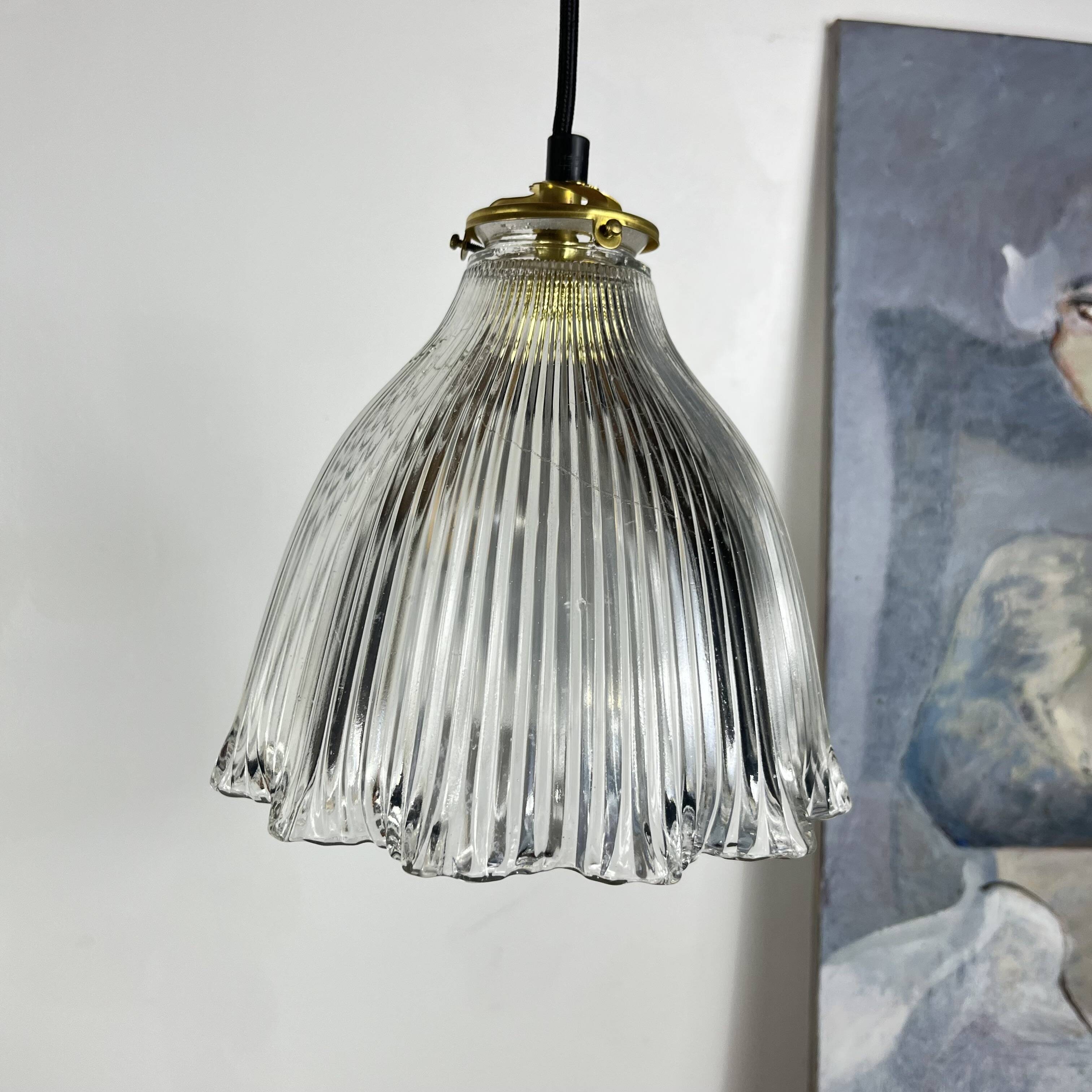 Suspension lustre globe en verre prismatique holophane industriel