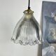 Suspension lustre globe en verre prismatique holophane industriel