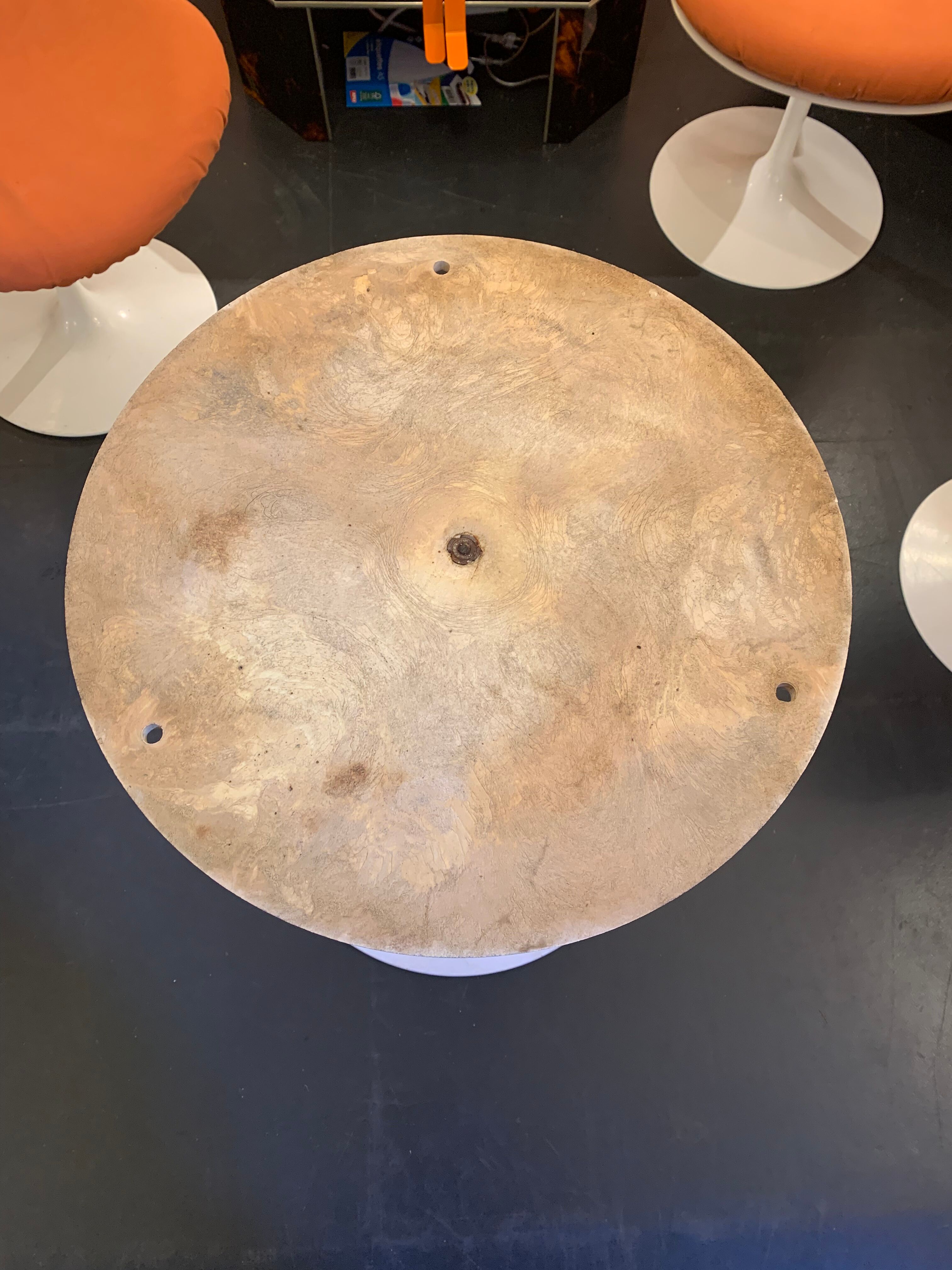 Tulip foot round table by Eero Saarinen for Knoll