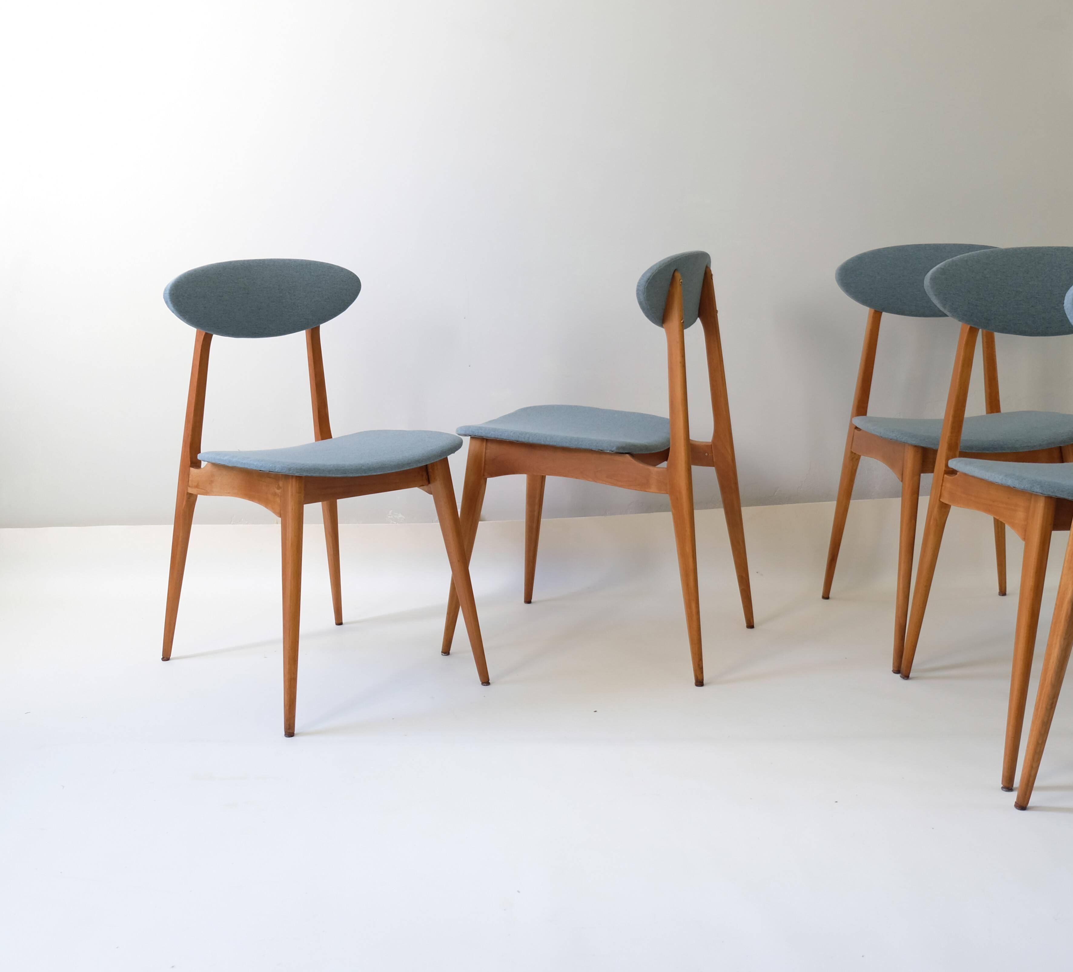 Set of 5 chairs