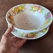 Drainer and its slippery-style plate