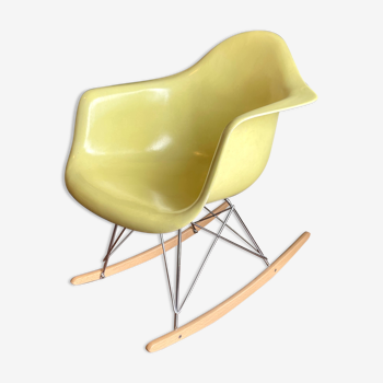 Rocking chair RAR jaune de Eames Herman Miller