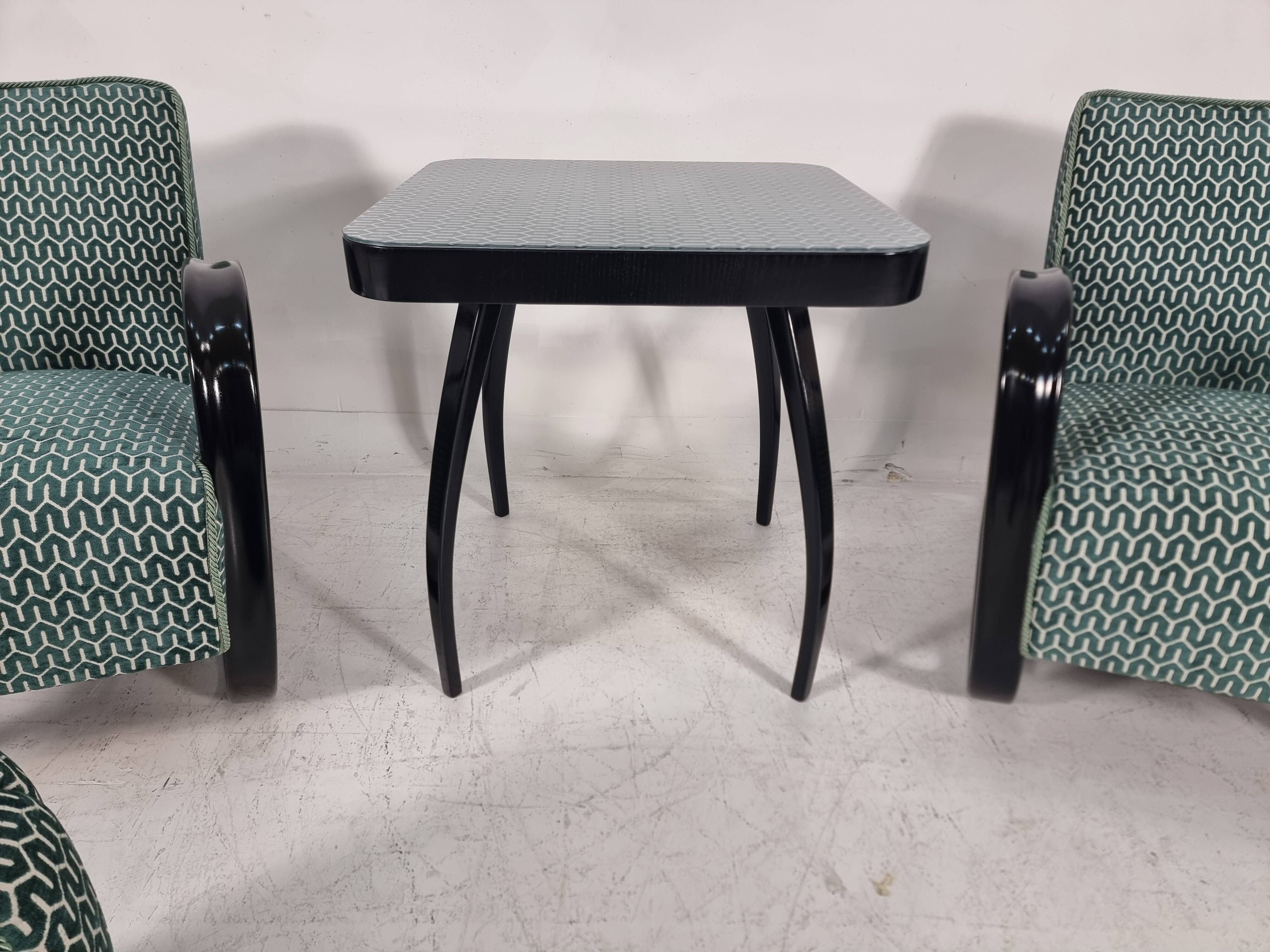 H 269 Lounge Chairs, table and poufs by Jindřich Halabala for Up Zavody, 1940s, Set of 5