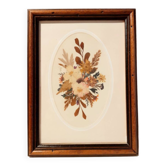 Bouquet frame of dried flowers