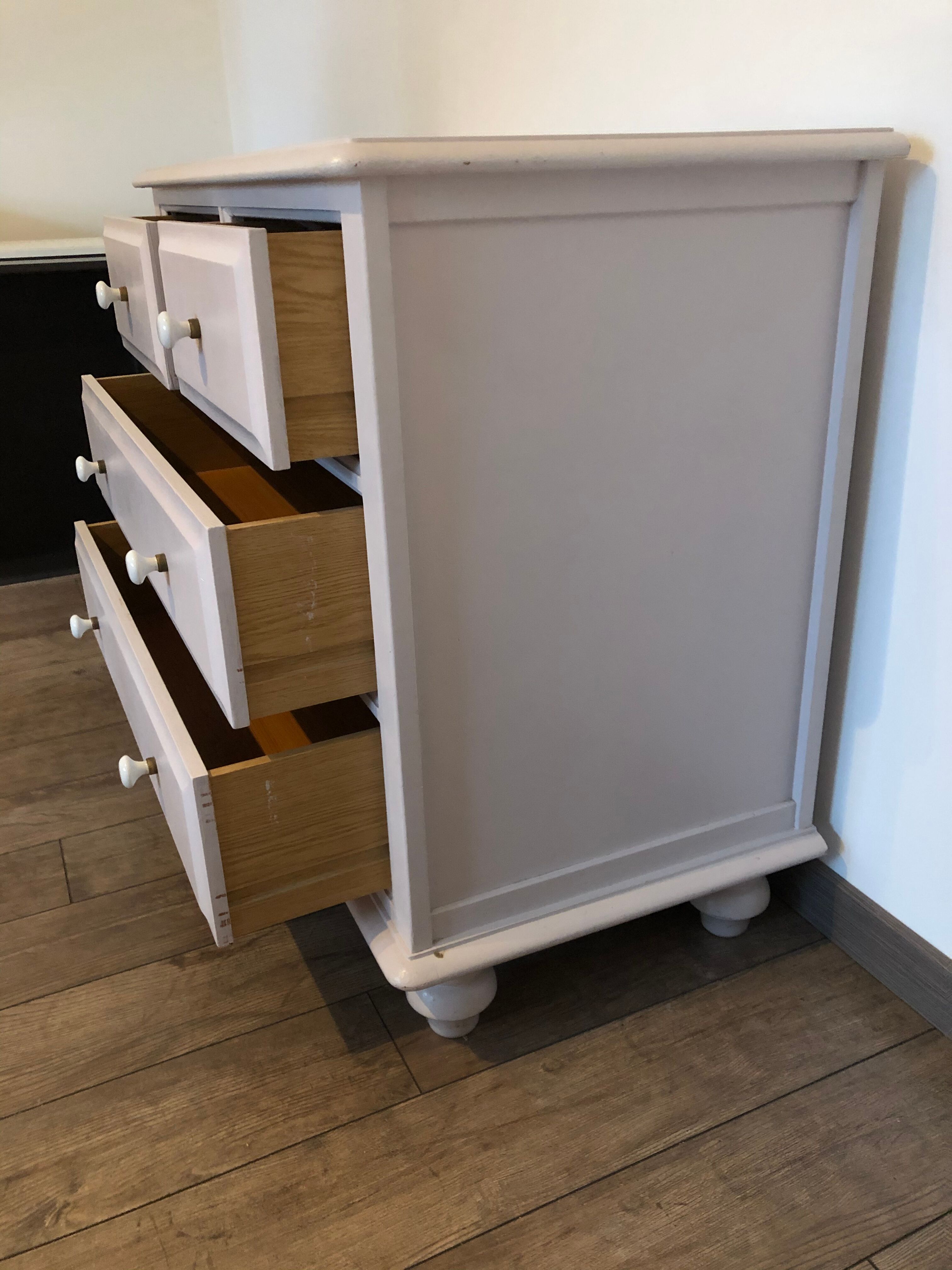 Baby chest of drawers in painted wood