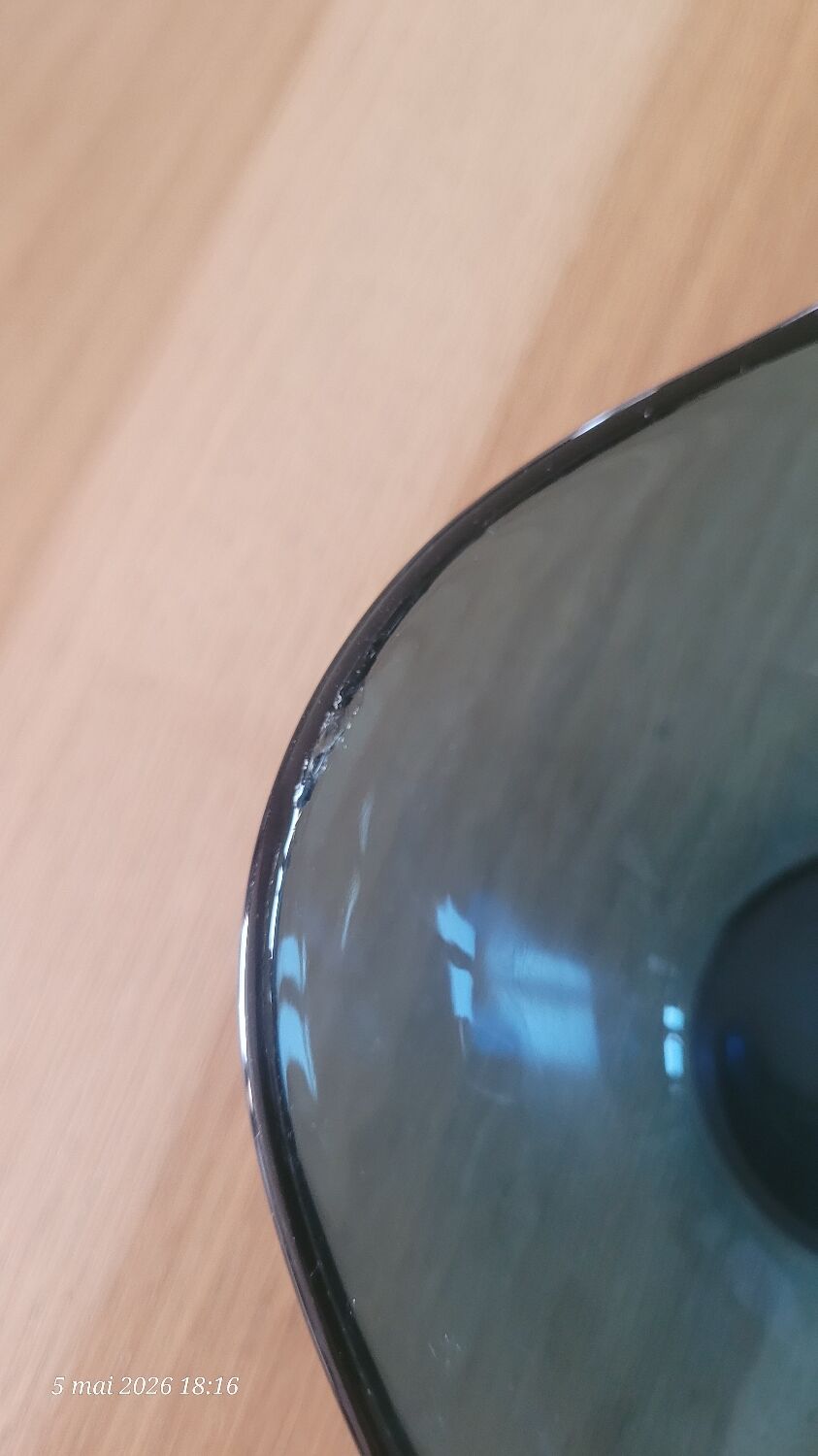 2 ear bowls in coloured glass Vereco