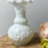 White opaline vase from the early 20th century