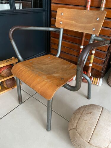 Ancienne chaise d'école Mullca avec accoudoirs