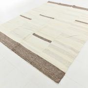 Grand tapis kilim crème et marron, 255 x 313 cm