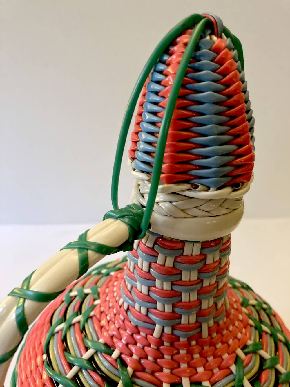 Scoubidou demijohn bottle