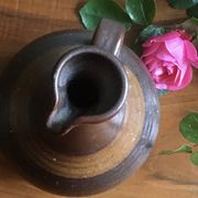 Marsh sandstone vase with handle