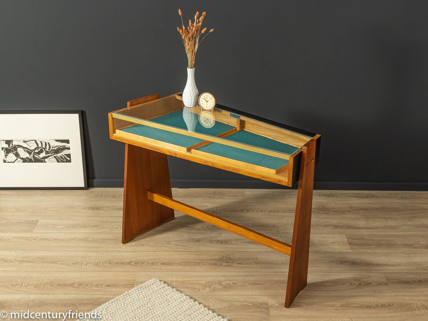 Charming Jewellery Showcase