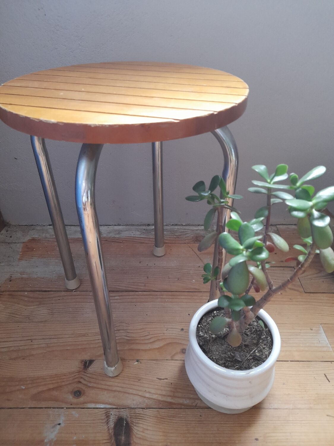 Tabouret 4 pieds tubulaire  assise bois strié, vintage