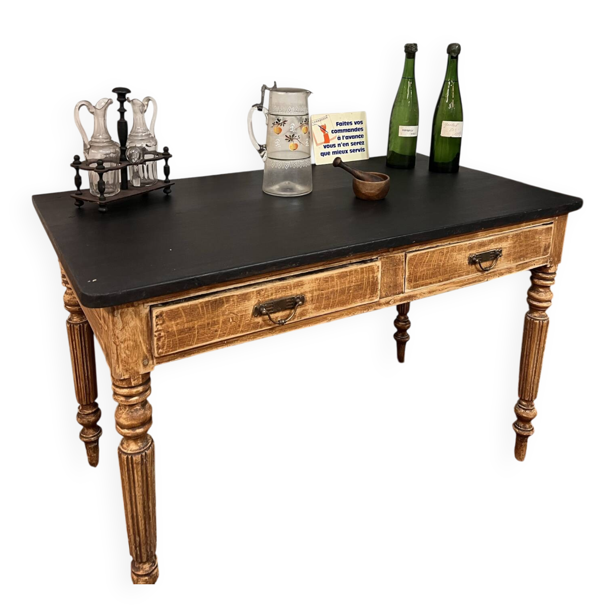 Ancienne table de cuisine en sapin