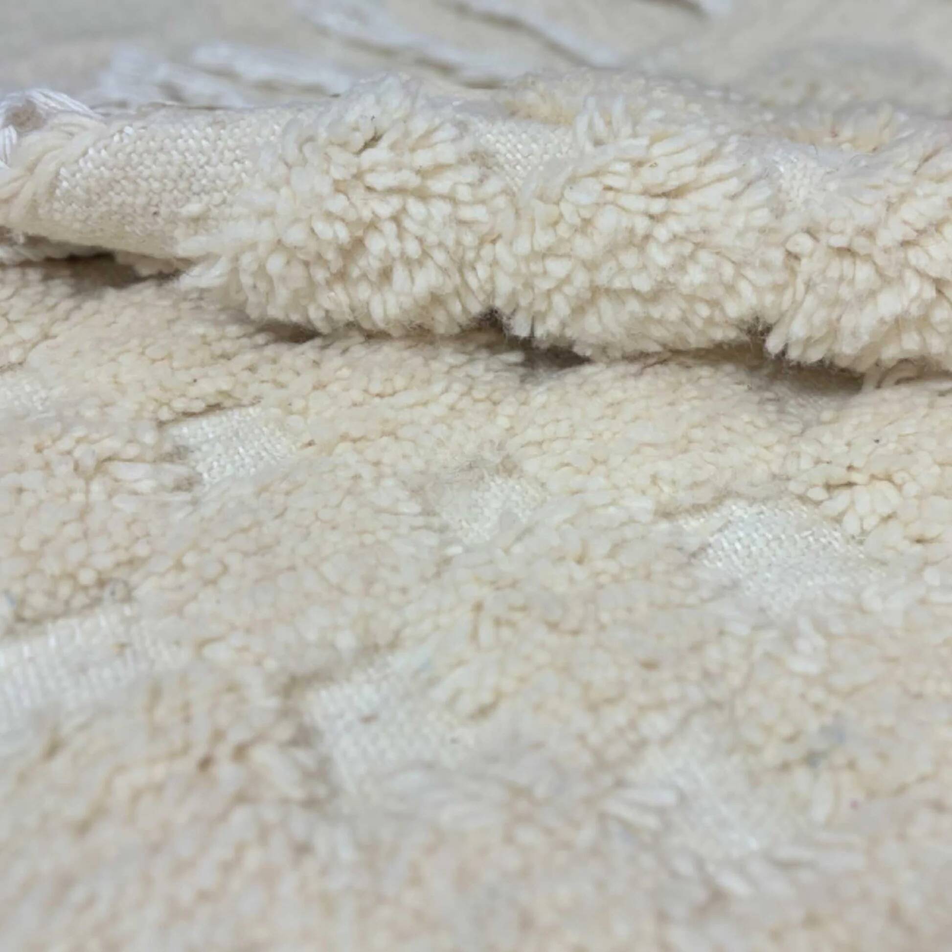 Tapis berbère Beni Ouarain • Motif texturé en carreaux blanc