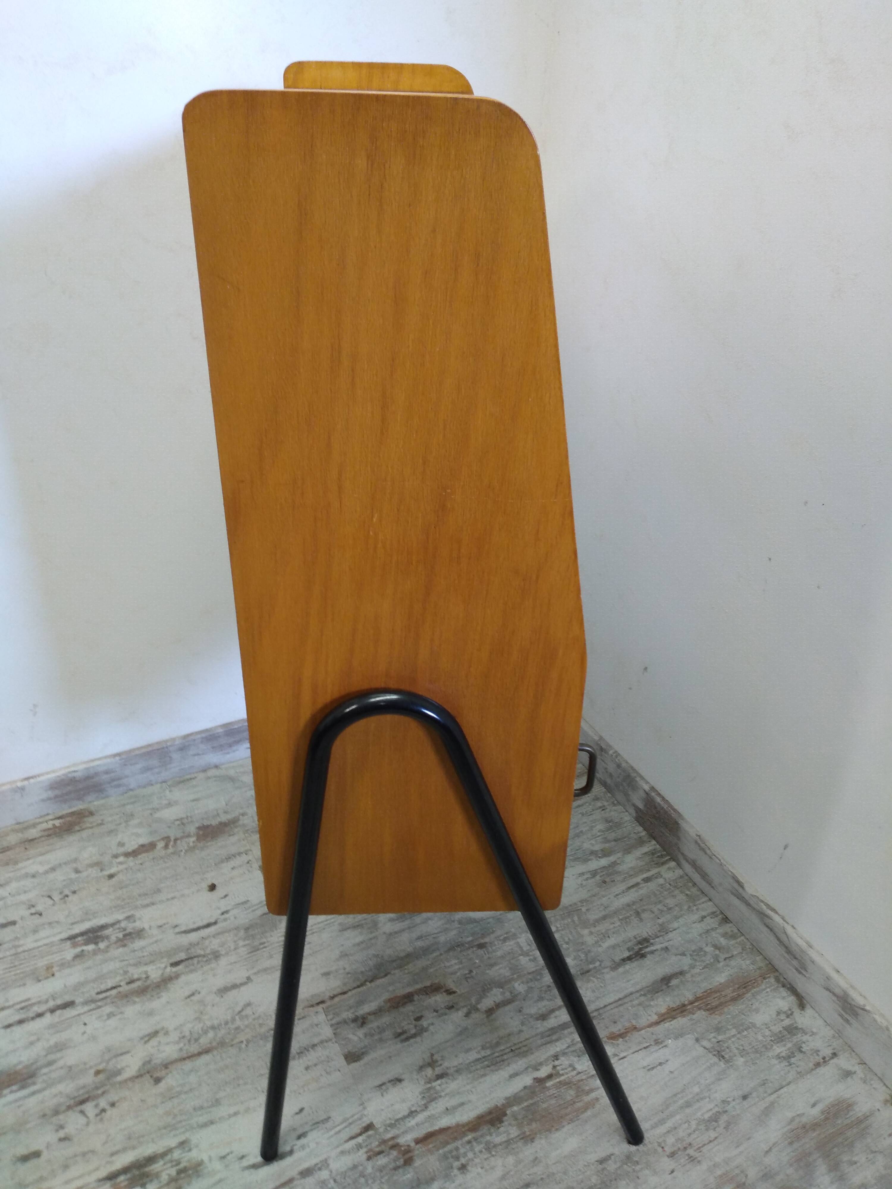 Scandinavian secretary