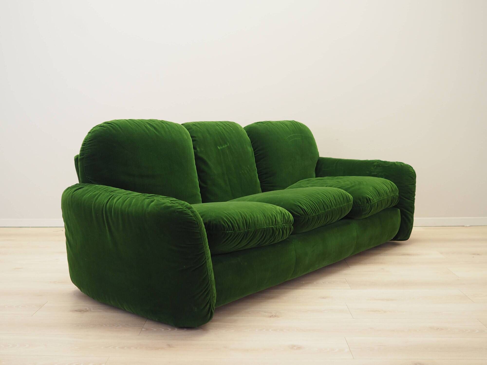 Green velour sofa, Italian design, 1970s, manufacturer: Busnelli, designer