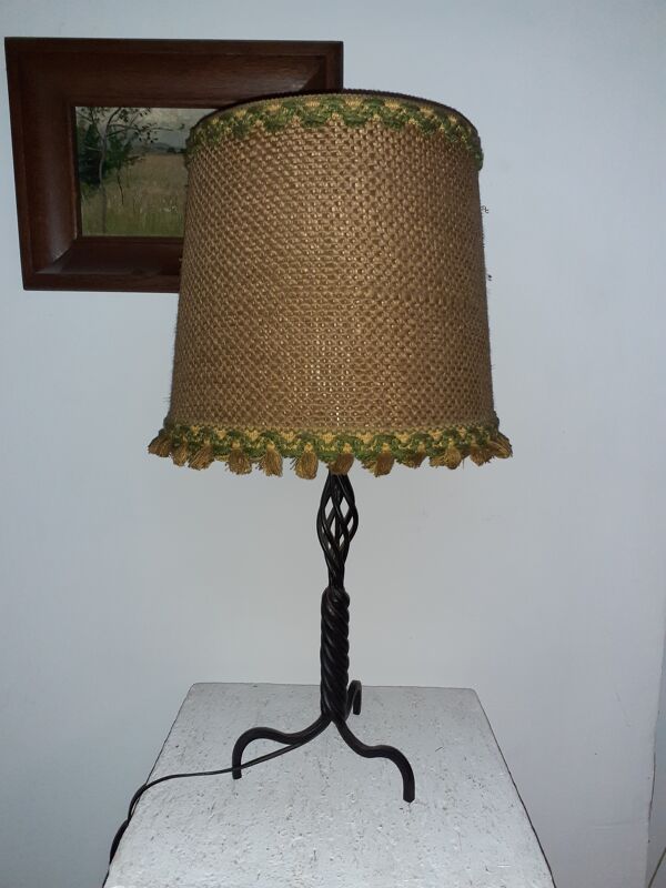 Pied de lampe en fer forgé