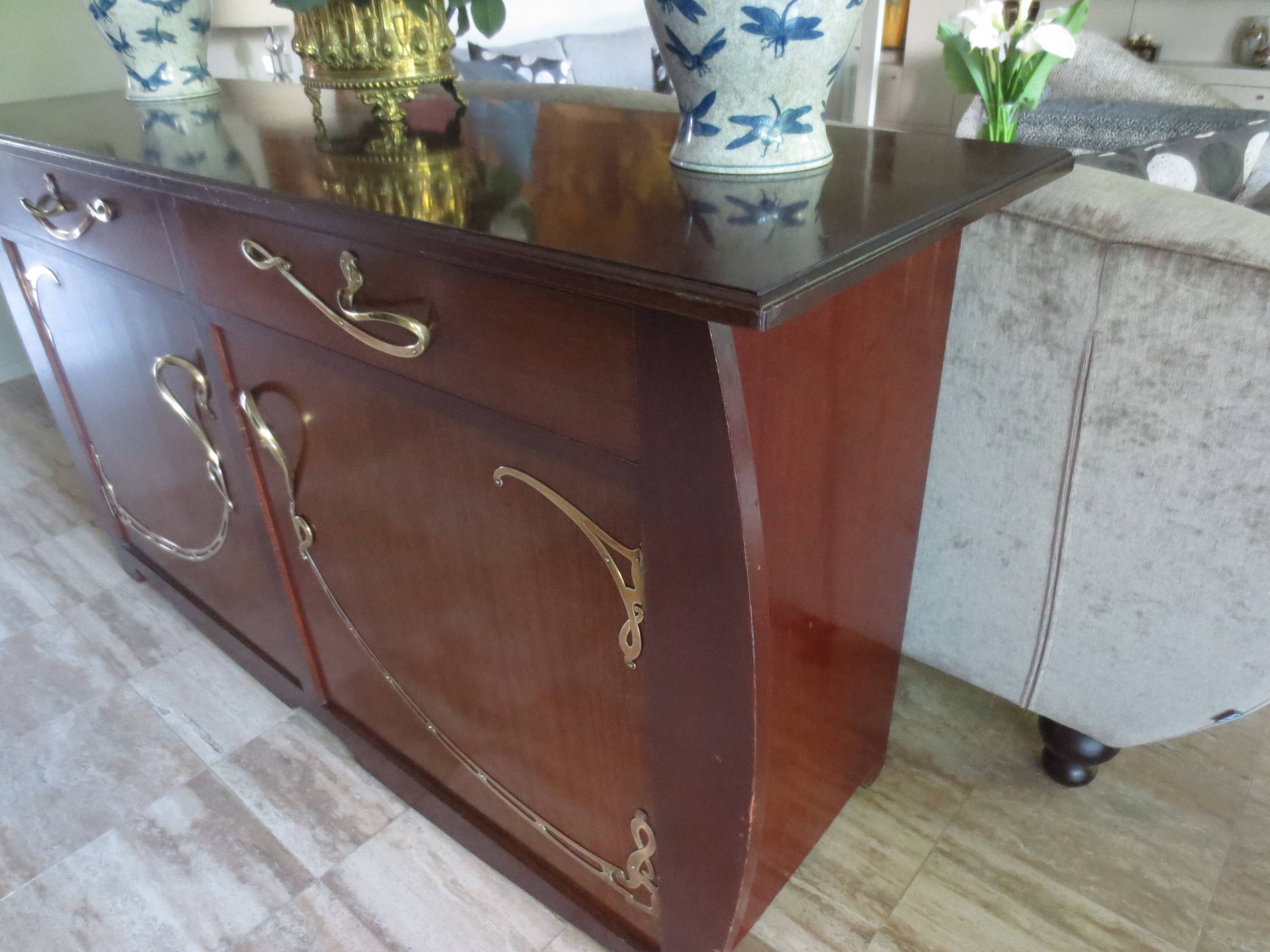 Buffet Art nouveau dans le gout de Victor Horta