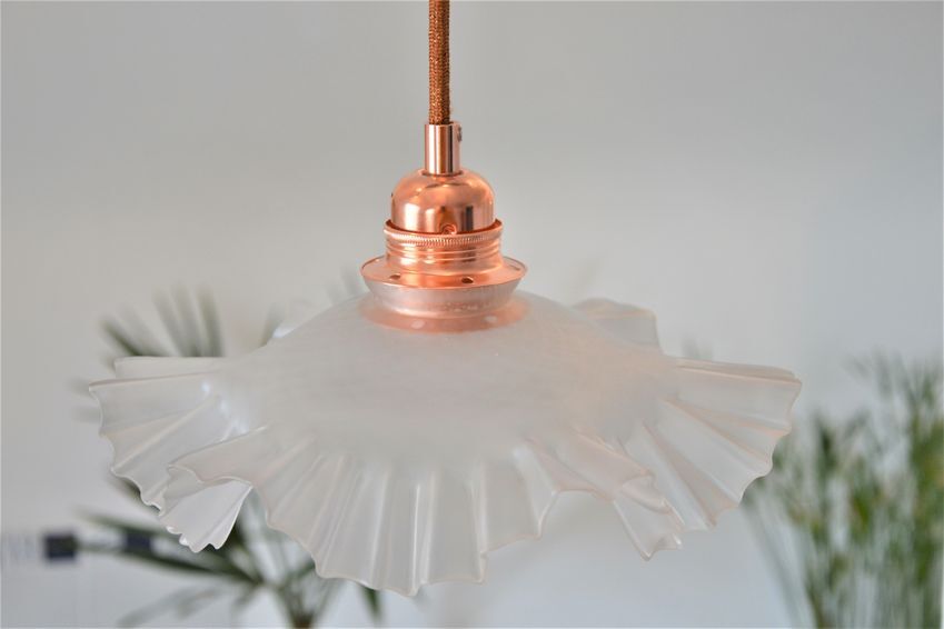 White pleated glass pendant lamp – electric mounting copper color