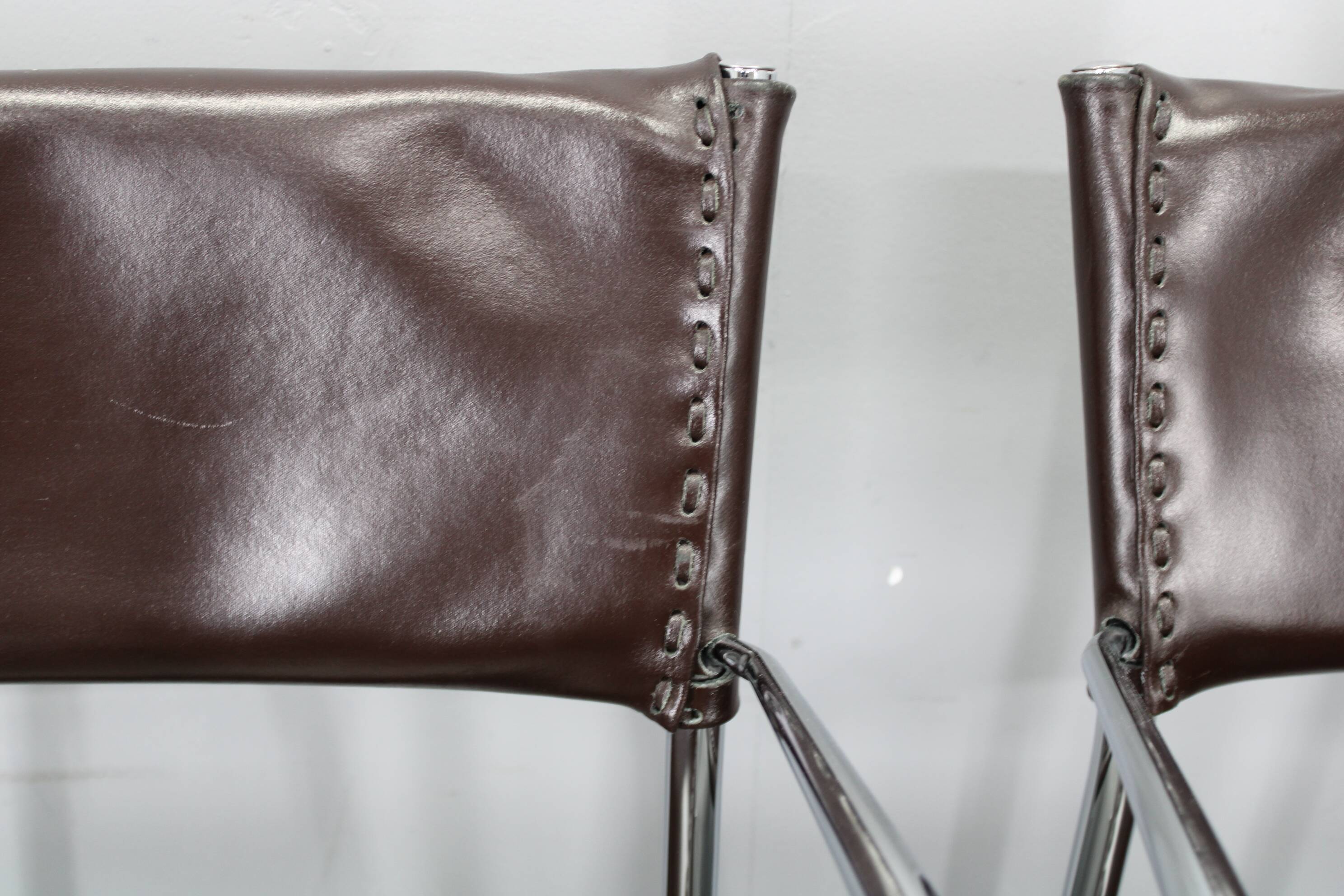 Ensemble de six fauteuils en cuir italien et chrome par Arper.
