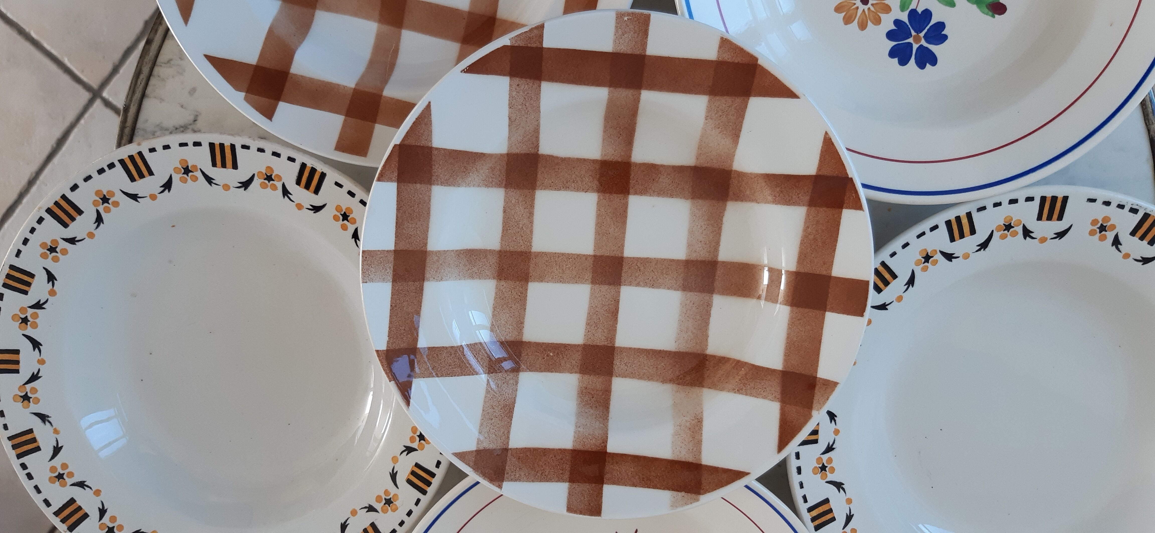 Set of 6 mismatched hollow plates Gien, Luneville and Moulin des Loups