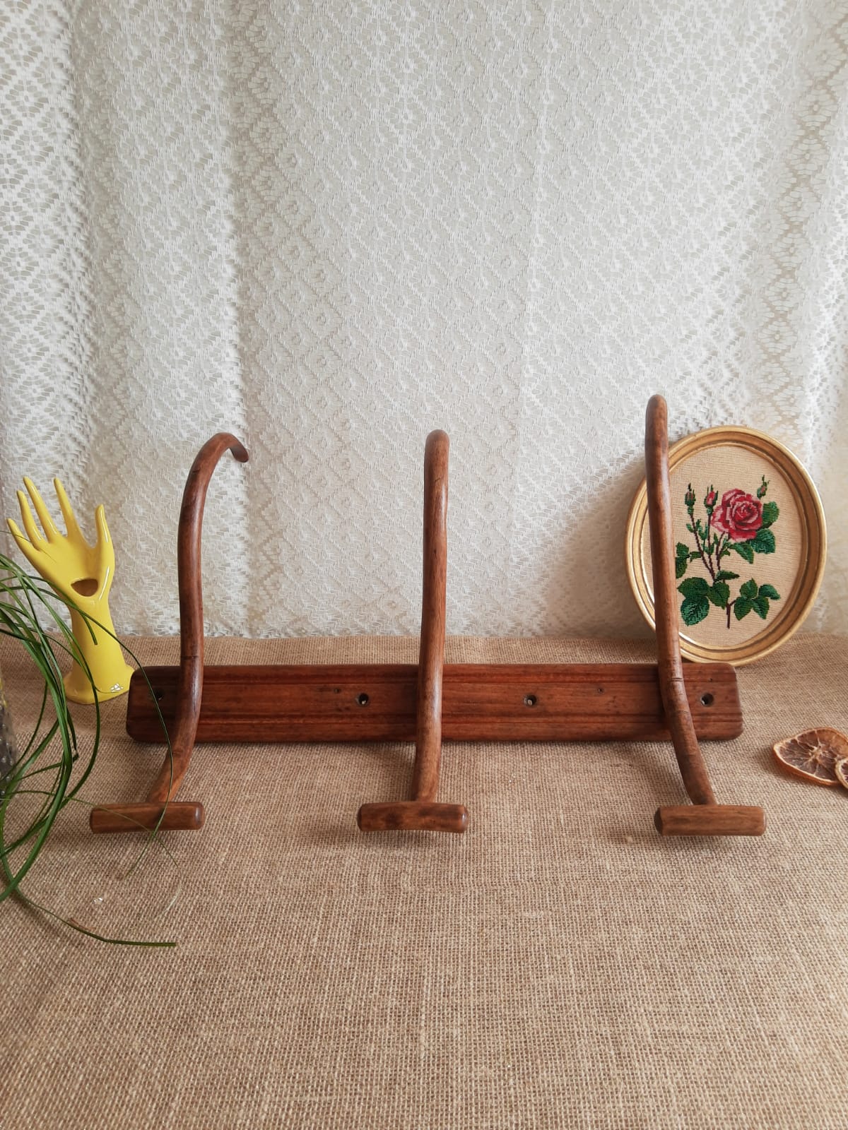 Wall coat rack