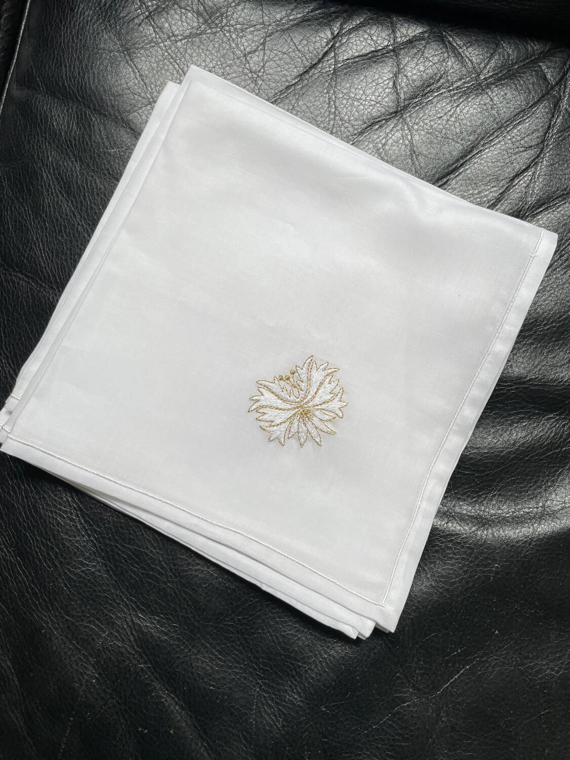 lot de 4 serviettes neuves  brodées