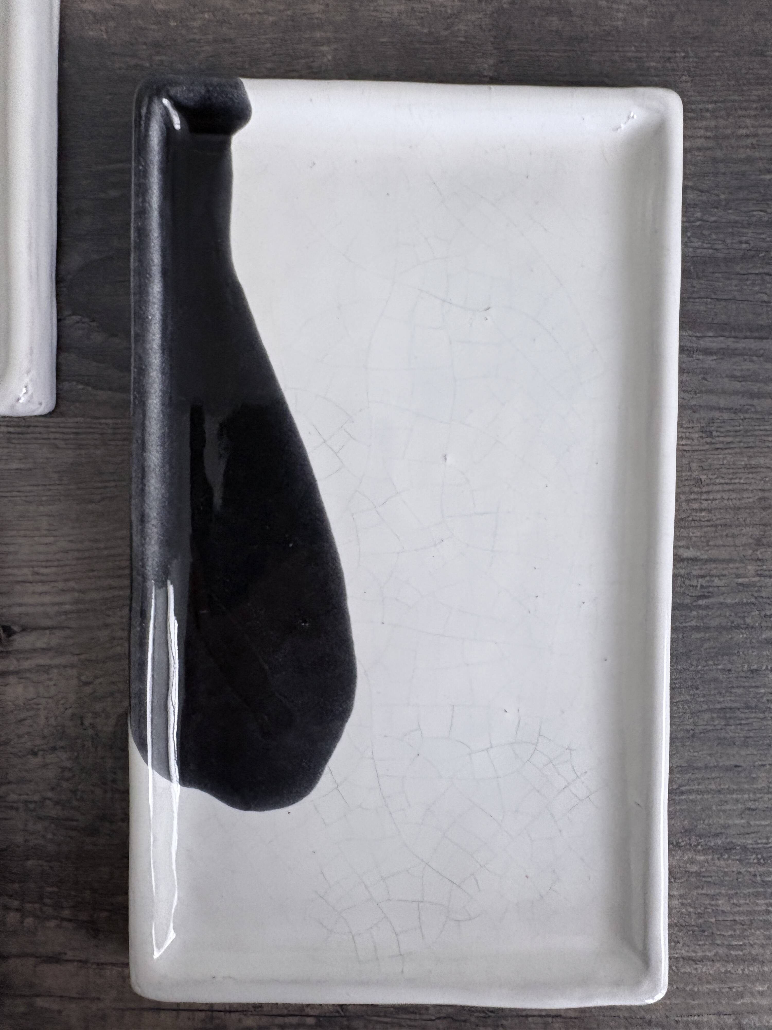 Lot of 4 rectangular glazed terracotta plates.