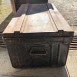 Metal storage trunk