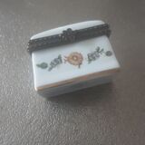 Lot 2 porcelain boxes Art