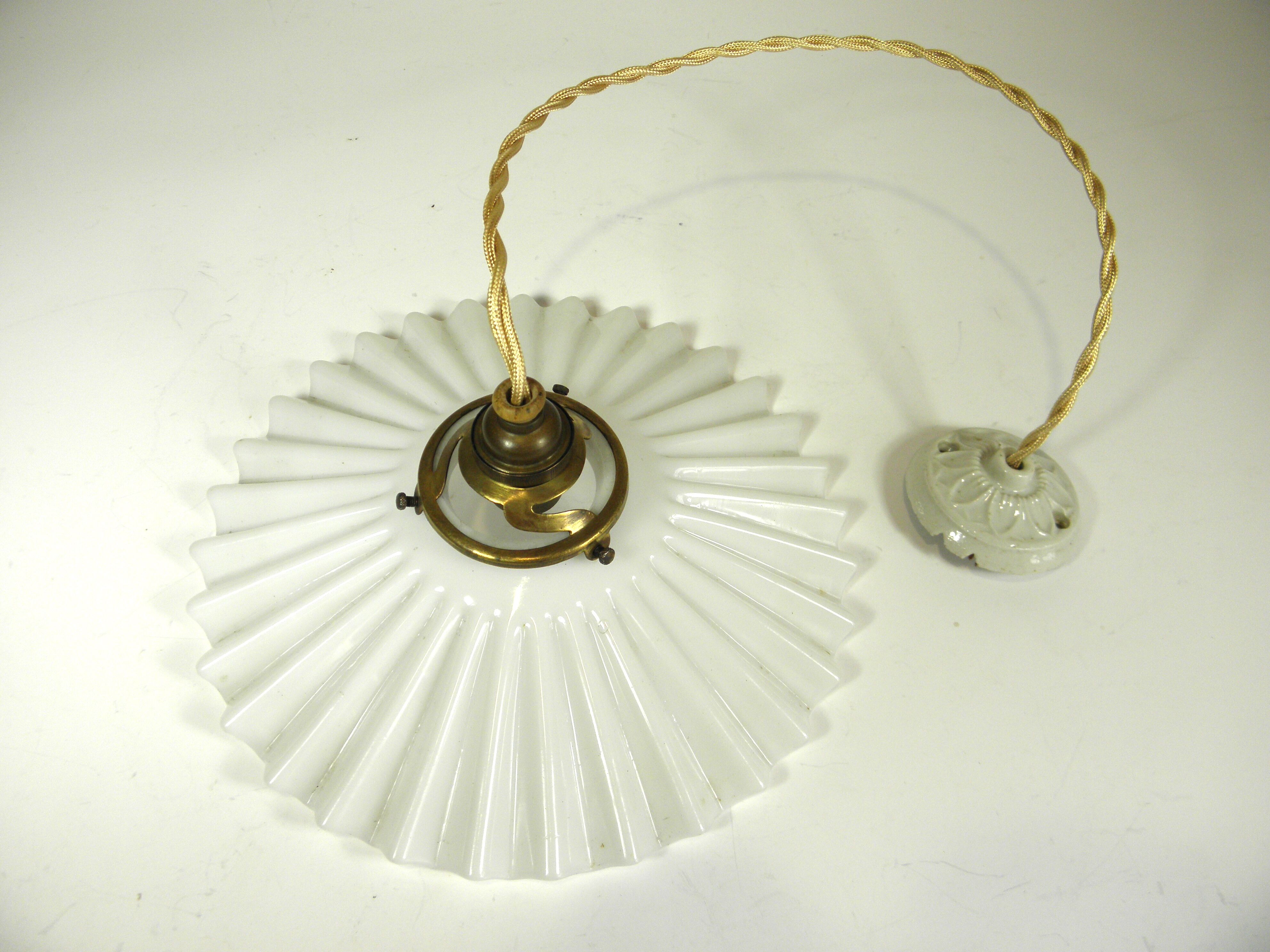 Suspension and rosette in opaline and porcelain